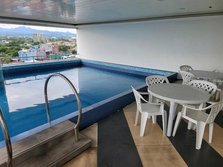 Kandi Big 1 Bedroom King Bed, Free Housekeeping, Wi-Fi Angeles Exterior foto