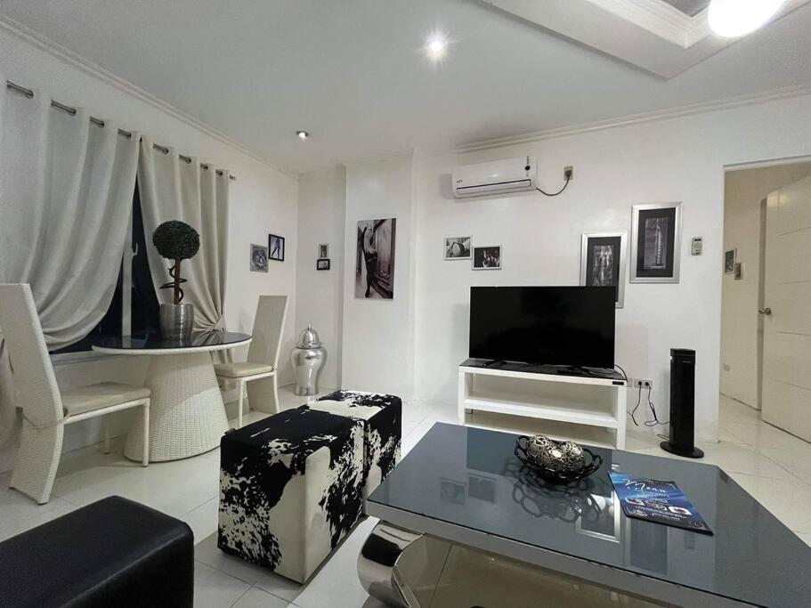 Kandi Big 1 Bedroom King Bed, Free Housekeeping, Wi-Fi Angeles Exterior foto